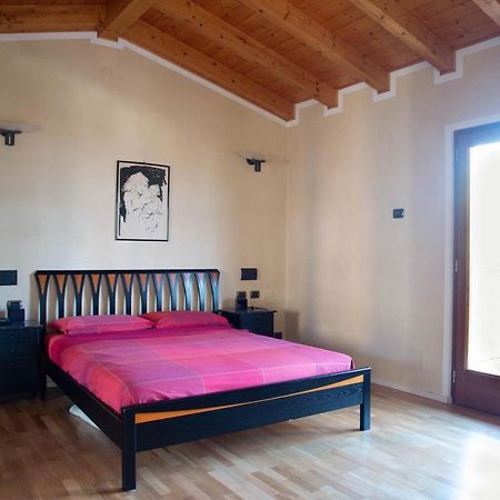 Guesthouse "Villa Tamas" Лимоне-суль-Гарда Экстерьер фото