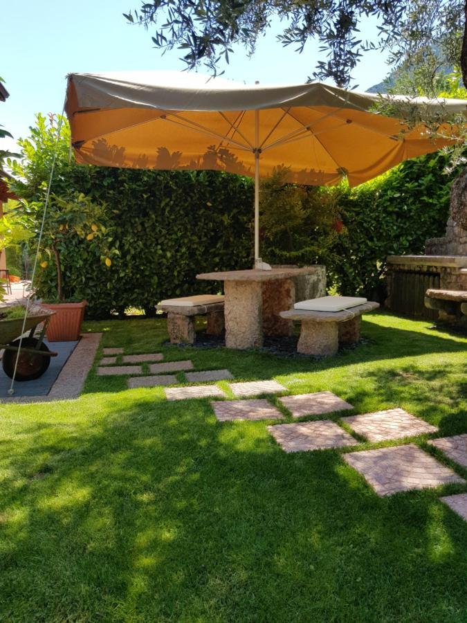 Guesthouse "Villa Tamas" Лимоне-суль-Гарда Экстерьер фото
